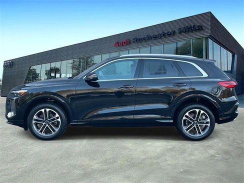 Certified 2025 Audi Q5 Premium Plus w/ Premium Plus image 2