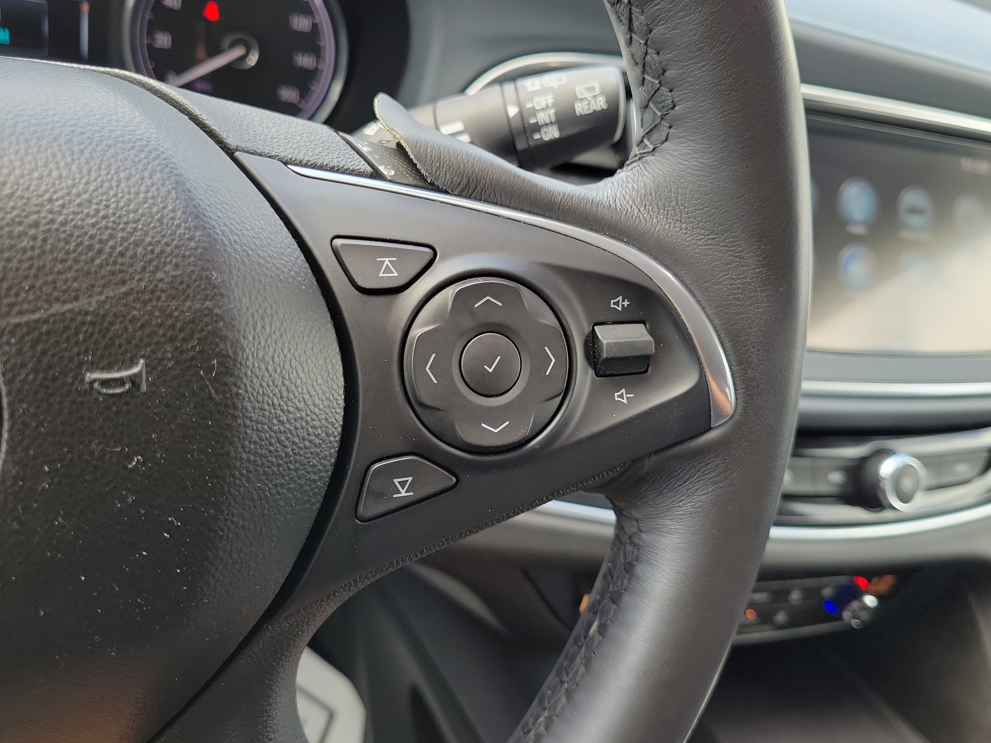 Used 2018 Buick Enclave Essence FWD image 26