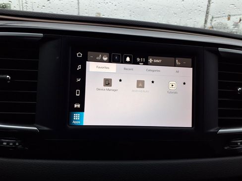 Used 2023 Chrysler Voyager LX image 3