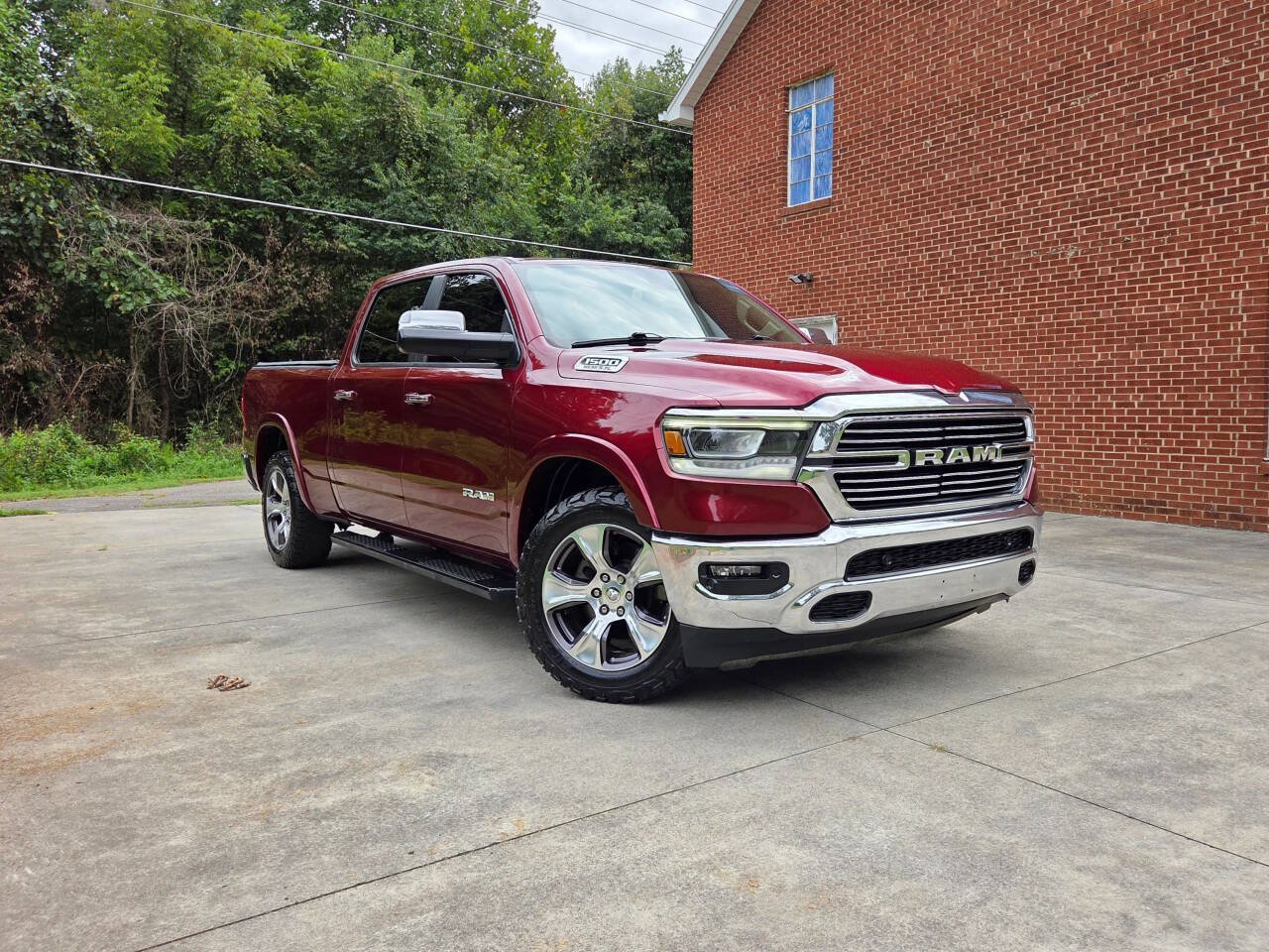 Used 2019 RAM 1500 Laramie AWD/4WD image 3