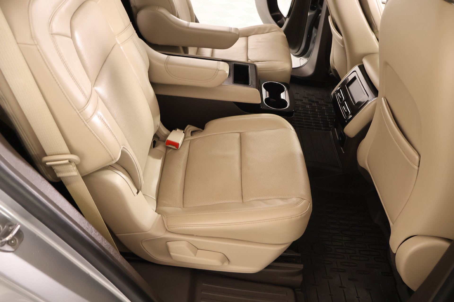 Used 2022 Lincoln Aviator Reserve w/ Equipment Group 201A AWD/4WD image 16