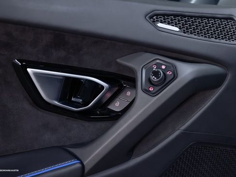 Used 2021 Lamborghini Huracan EVO image 20