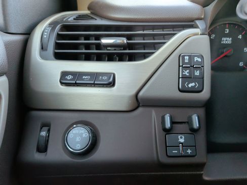 Used 2015 GMC Yukon Denali w/ Premium Package image 24