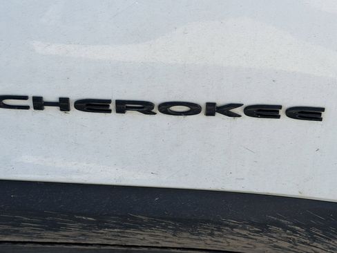 Used 2016 Jeep Cherokee High Altitude FWD image 7