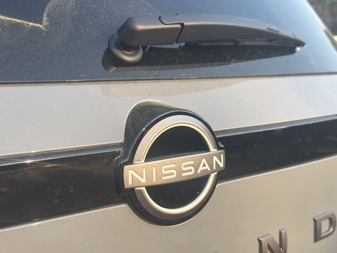 New 2026 Nissan Pathfinder Platinum image 13