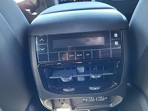 New 2025 Jeep Grand Cherokee L Altitude image 30