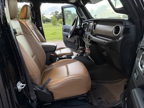 Used 2022 Jeep Gladiator Rubicon w/ Trailer Tow Package AWD/4WD image 21