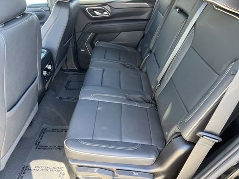 Used 2024 GMC Yukon SLT w/ SLT Luxury Package image 15