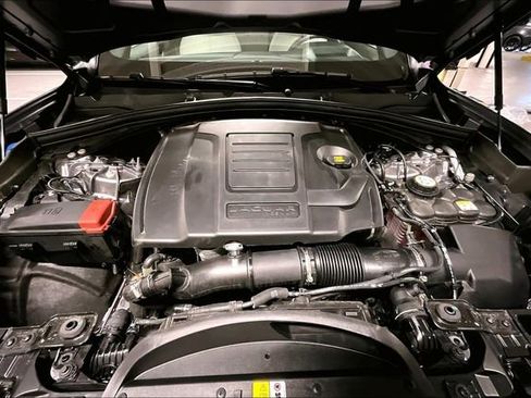 Certified 2025 Jaguar F-PACE R-Dynamic S image 9