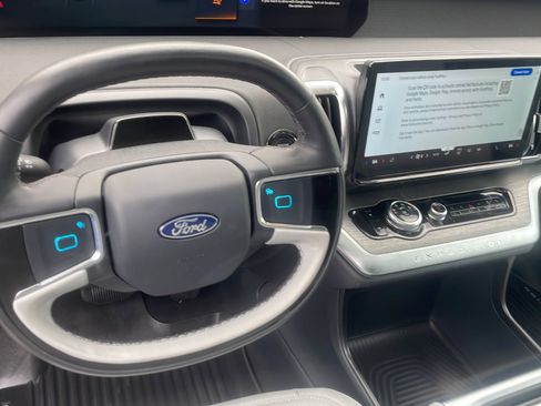 Certified 2025 Ford Expedition Max Platinum w/ Driver's Package AWD/4WD image 18