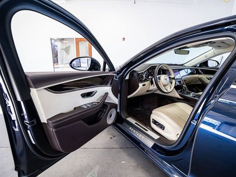Used 2020 Bentley Flying Spur W12 image 34