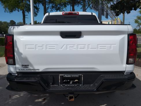 Used 2025 Chevrolet Colorado W/T w/ Advanced Trailering Package AWD/4WD image 9