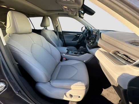 Used 2020 Toyota Highlander Limited image 38