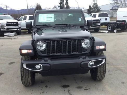 New 2025 Jeep Gladiator Sport image 3