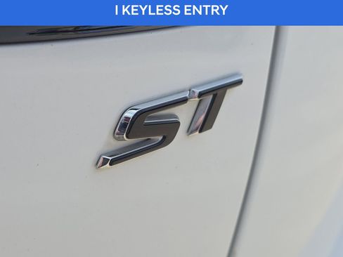 Used 2022 Buick Envision Essence w/ Sport Touring Package image 12