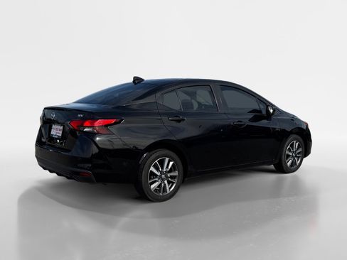 Used 2021 Nissan Versa SV image 5