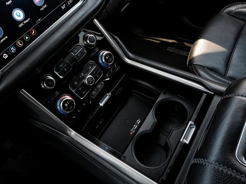 Used 2021 GMC Yukon XL Denali image 26