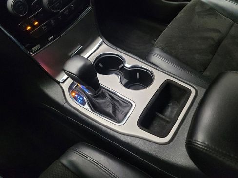 Used 2019 Jeep Grand Cherokee Altitude image 26