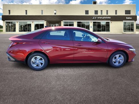 New 2026 Hyundai Elantra SE FWD image 2