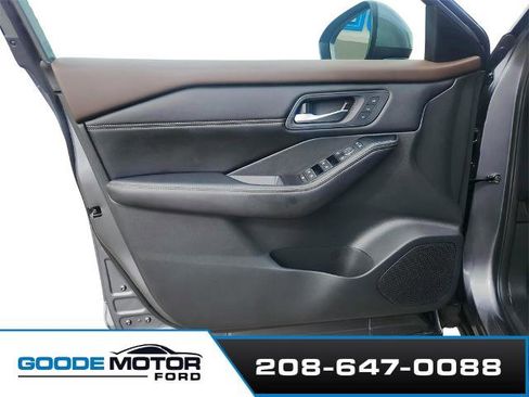 Used 2023 Nissan Rogue SL image 21