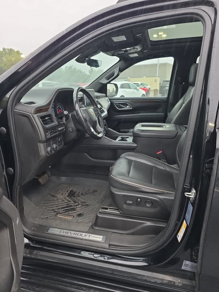 Used 2021 Chevrolet Suburban Premier w/ Premium Package AWD/4WD image 5