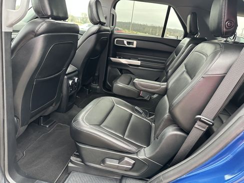 Used 2020 Ford Explorer XLT w/ Equipment Group 202A AWD/4WD image 21
