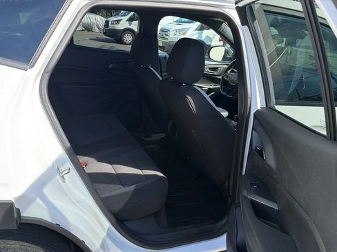 Used 2025 Chevrolet Trax RS FWD image 26