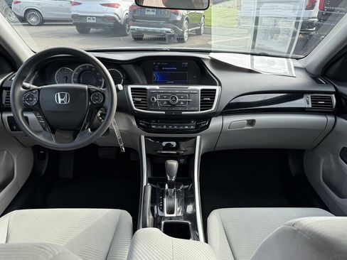 Used 2017 Honda Accord LX image 9