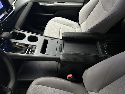 Used 2025 Toyota Sienna LE image 35