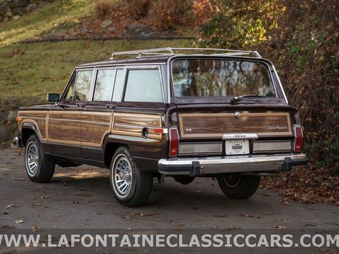 Used 1991 Jeep Grand Wagoneer Base image 44
