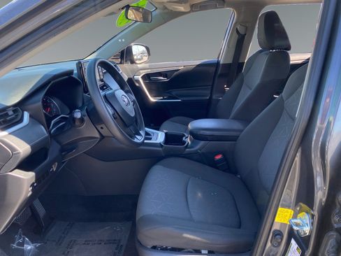 Used 2022 Toyota RAV4 XLE w/ Convenience Package FWD image 9