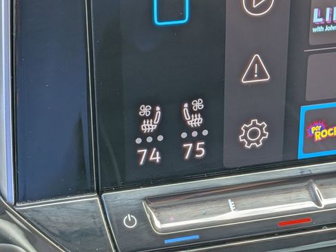 Used 2025 Volkswagen Atlas SE image 26