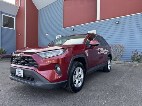Used 2021 Toyota RAV4 XLE w/ Convenience Package image 4