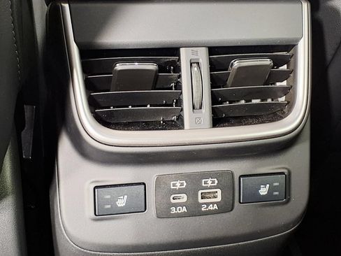 Used 2025 Subaru Outback Limited AWD/4WD image 12