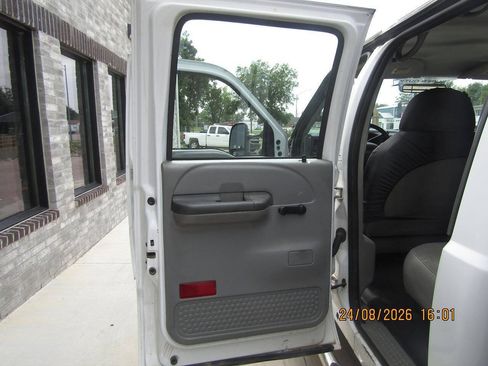 Used 2004 Ford F550 2WD Crew Cab Super Duty image 13