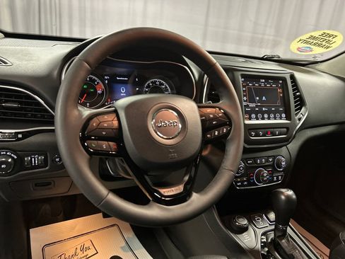 Used 2023 Jeep Cherokee Altitude Lux w/ Mopar Interior Package AWD/4WD image 15