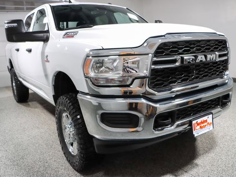Used 2024 RAM 2500 Tradesman w/ Chrome Appearance Group image 5