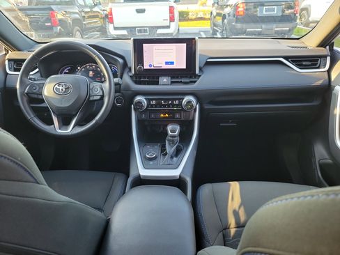 Used 2023 Toyota RAV4 SE w/ Convenience Package image 16