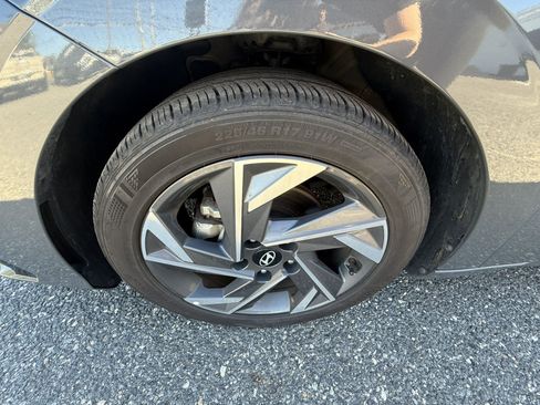 Used 2025 Hyundai Elantra SEL FWD image 28
