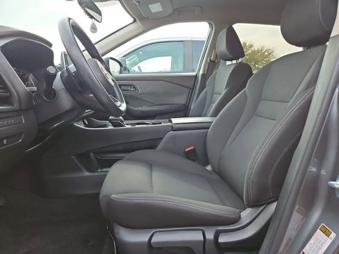 Used 2023 Nissan Rogue S image 16