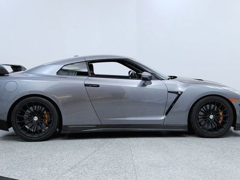 Used 2015 Nissan GT-R Premium image 6