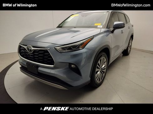 Used 2021 Toyota Highlander Platinum FWD image 1
