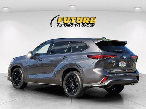Used 2023 Toyota Highlander XSE FWD image 7