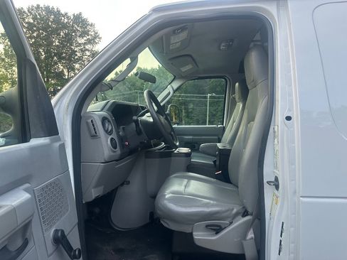 Used 2014 Ford E-250 and Econoline 250 RWD image 9