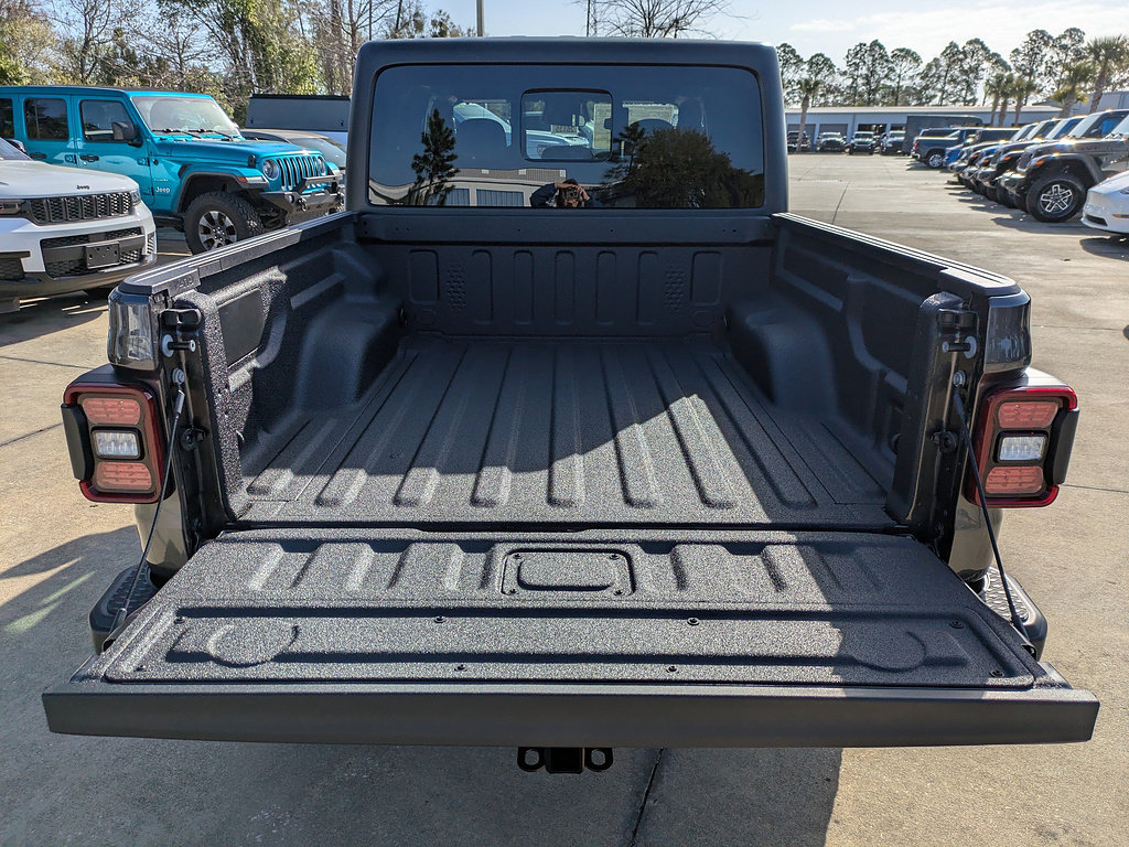 New 2026 Jeep Gladiator Sport AWD/4WD image 13