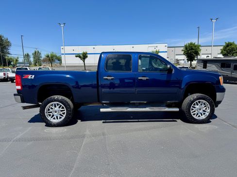 Used 2012 GMC Sierra 2500 SLE w/ SLE Preferred Package AWD/4WD image 3
