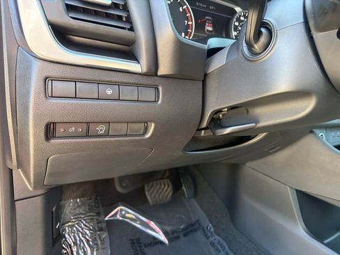 Used 2023 Nissan Rogue SV FWD image 19
