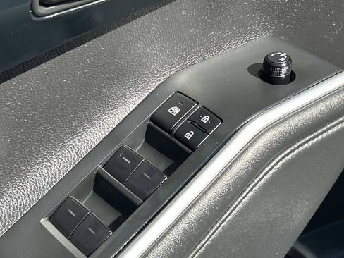Used 2022 Toyota Highlander LE FWD image 23