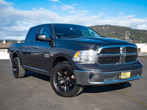 Used 2016 RAM 1500 Classic SLT AWD/4WD image 1