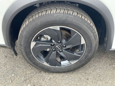 Used 2025 Nissan Rogue SV image 32